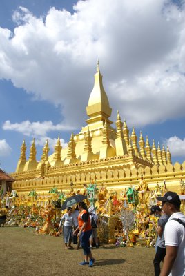 Offrandes au That Luang, Vientiane