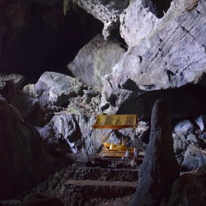 Vang Vieng, massif calcaire clairsemé de grottes - Laos