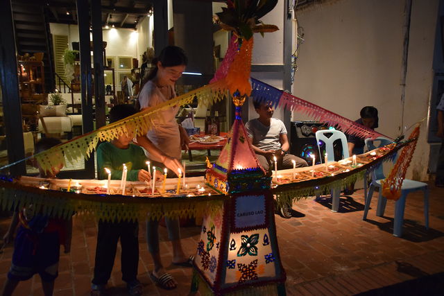 Fête des lumieres a Vang Vieng.