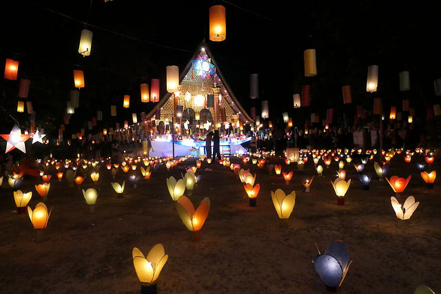 Fête des lumieres a Vang Vieng.