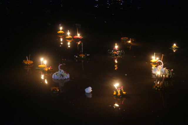 Fête des lumieres a Vang Vieng.