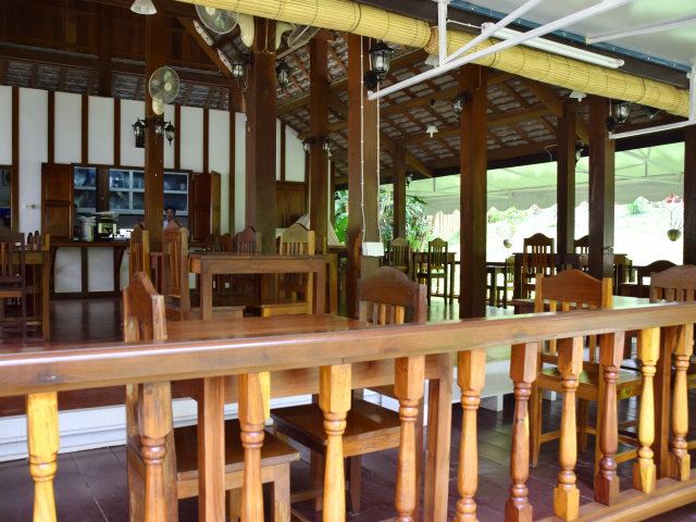 Hôtel de catégorie moyenne au Laos - MCDA