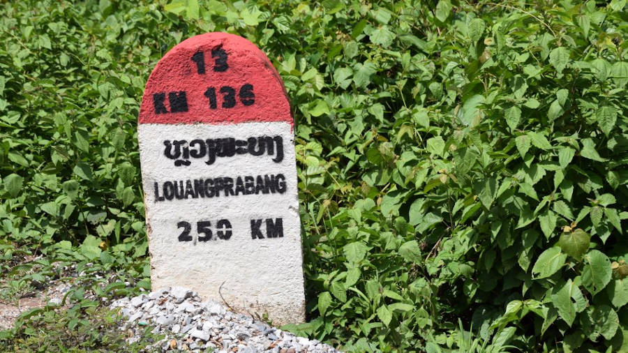 Borne kilomètrique au Laos.