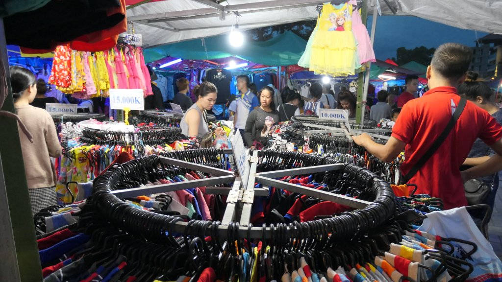 marché de nuit au Laos.