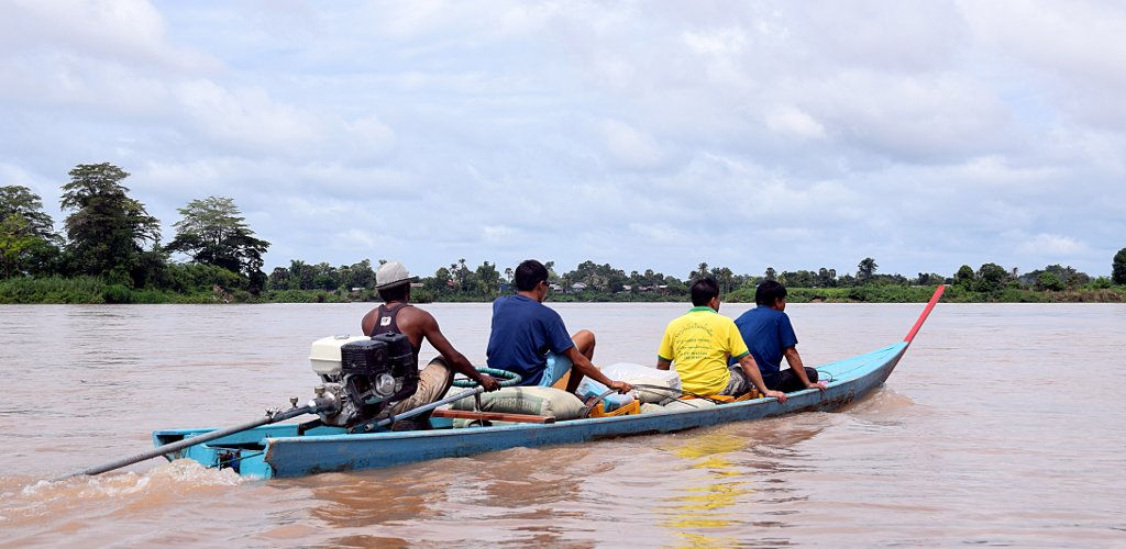 Pirogue au Laos.