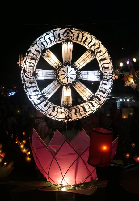 Fête des lanternes au Laos.