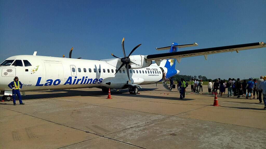 Avion sur le tarmak au Laos.